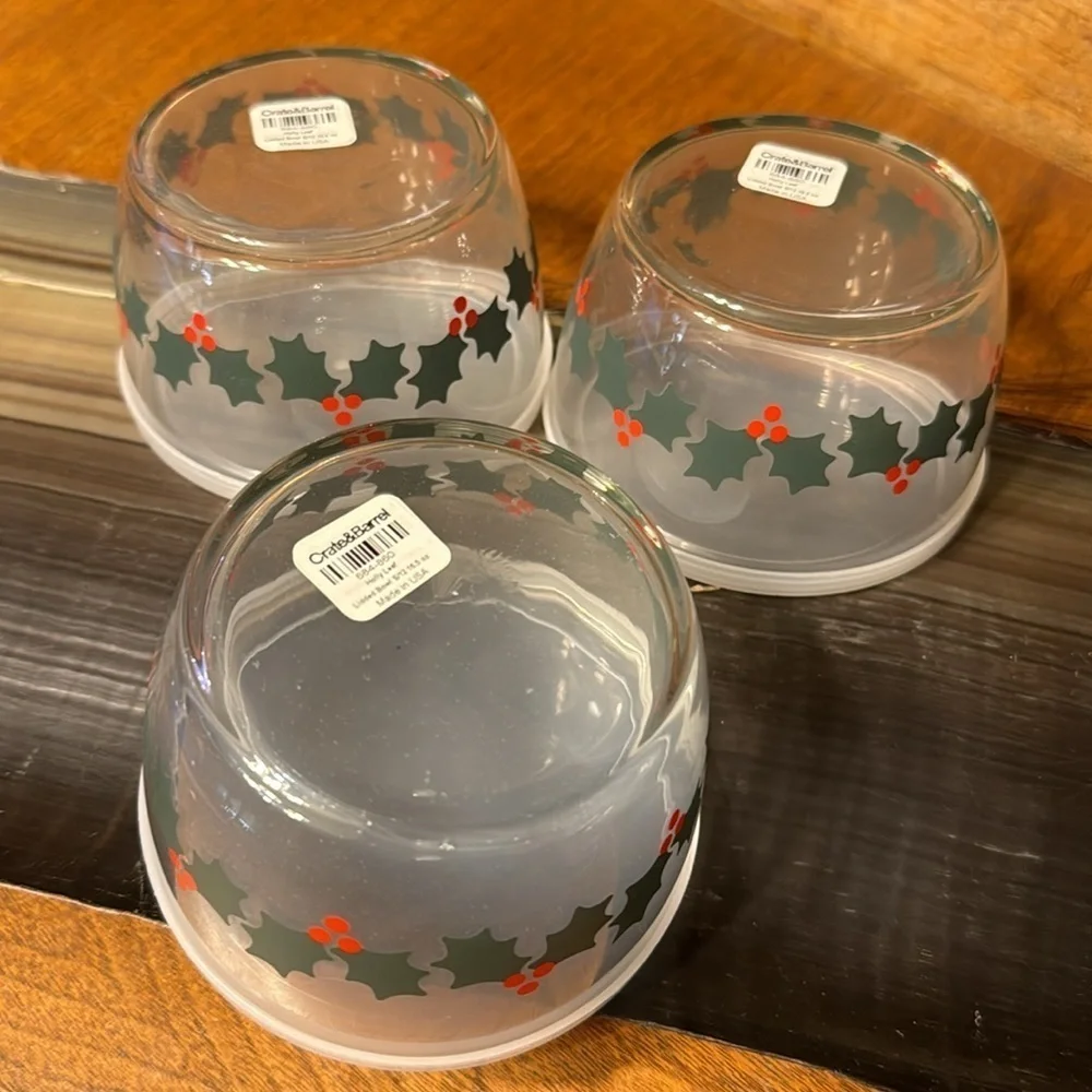 New Crate & Barrel Holly Leaf Lidded Bowls 16.5 oz Lot of 3 Christmas Tupperware